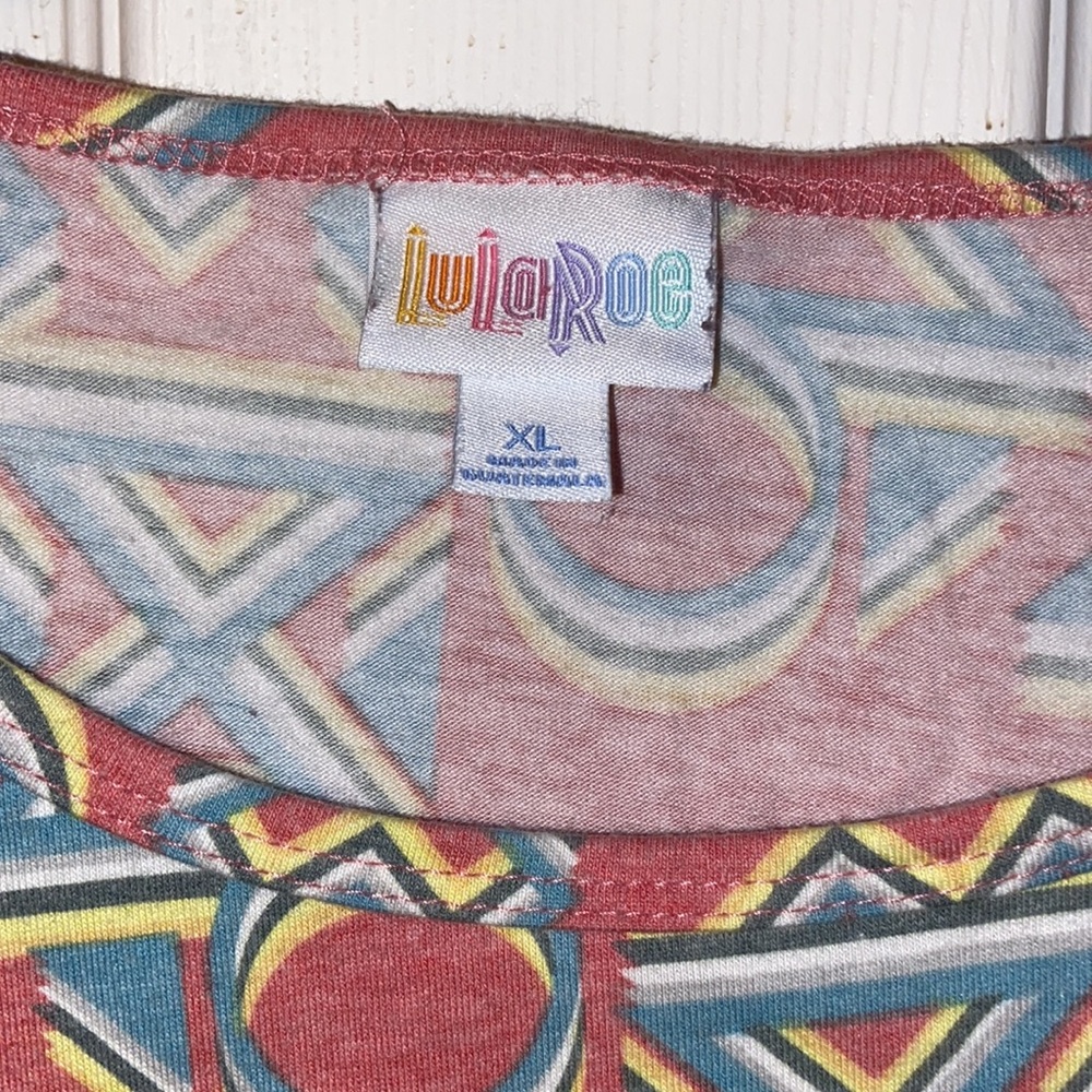 LuLaRoe Irma- Heatherned Geometric patterned tee - Picture 4 of 4